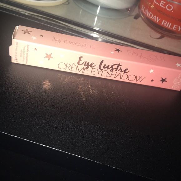 Cream eyeshadow - Picture 2 of 5